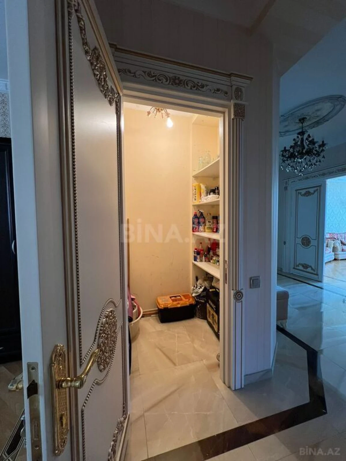 Satılır 3 otaqlı mənzil 137 m²