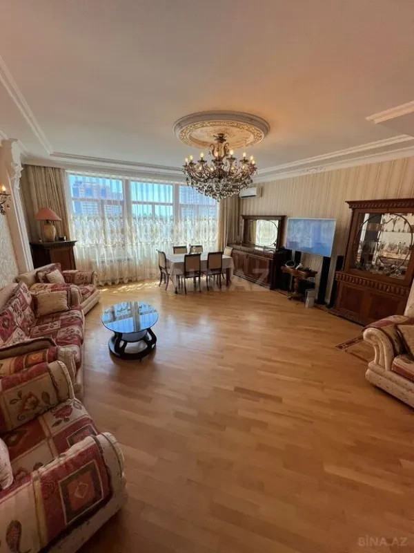 Satılır 3 otaqlı mənzil 137 m²