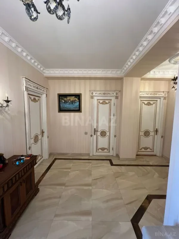 Satılır 3 otaqlı mənzil 137 m²