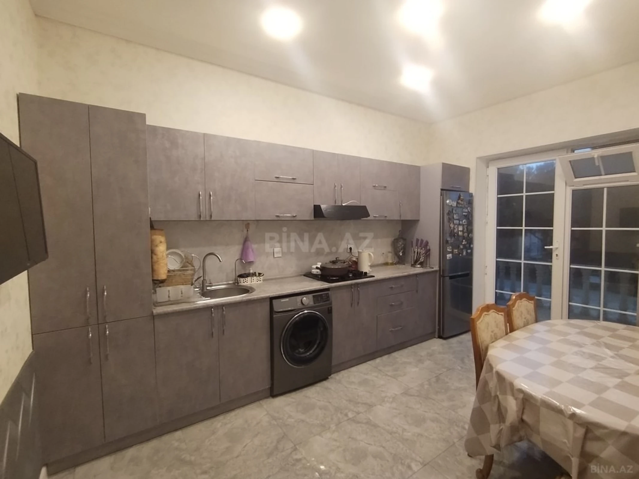 Satılır 5 otaqlı həyət evi 181 m²
