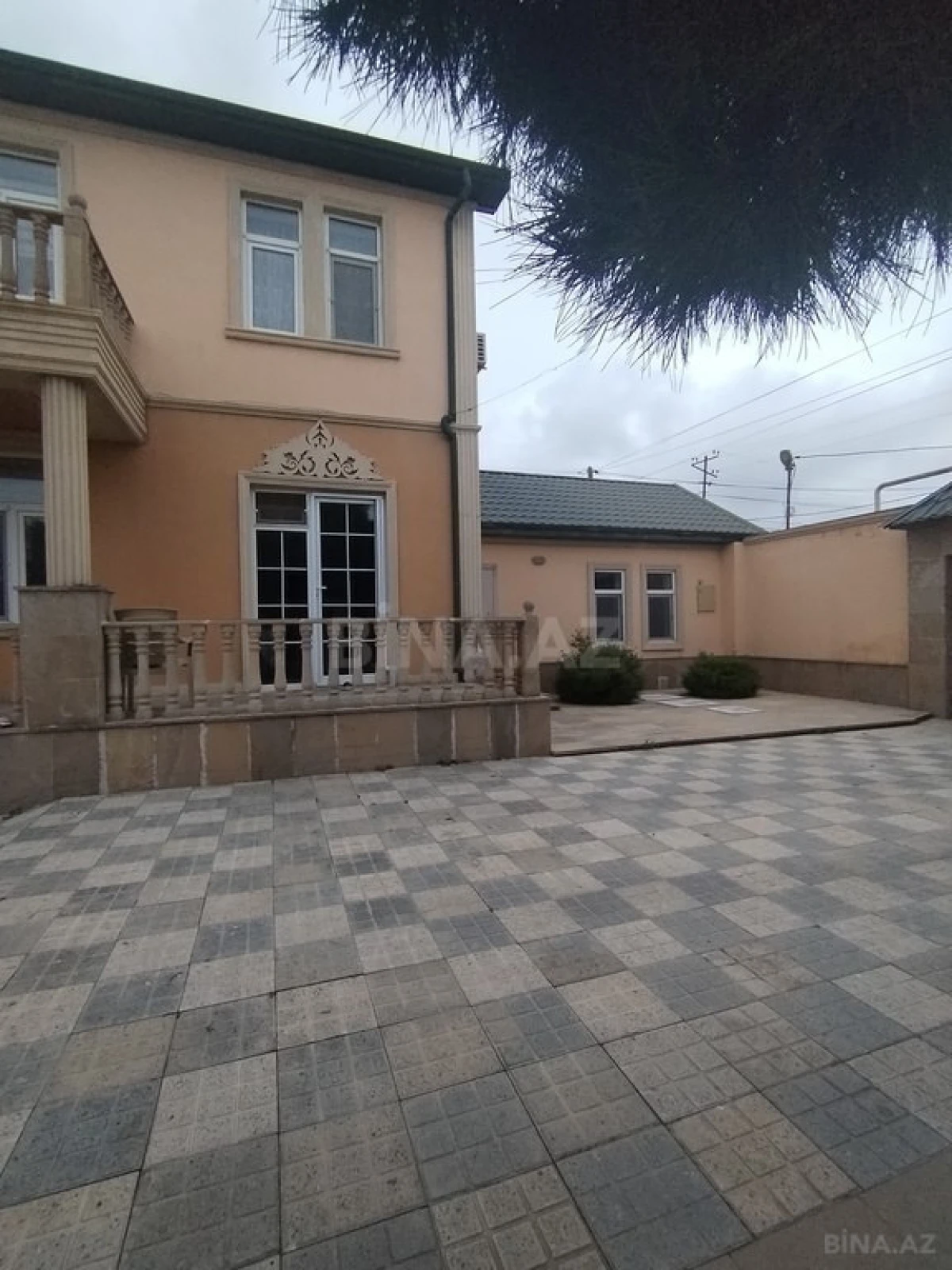 Satılır 5 otaqlı həyət evi 181 m²