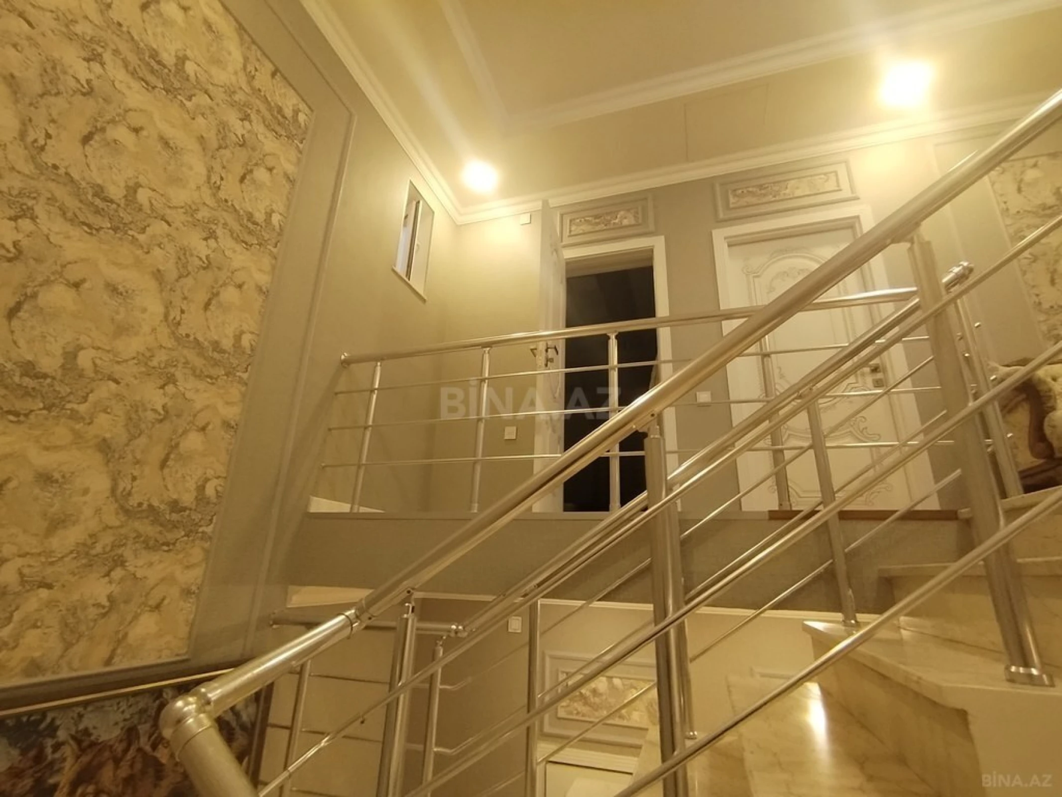 Satılır 5 otaqlı həyət evi 181 m²