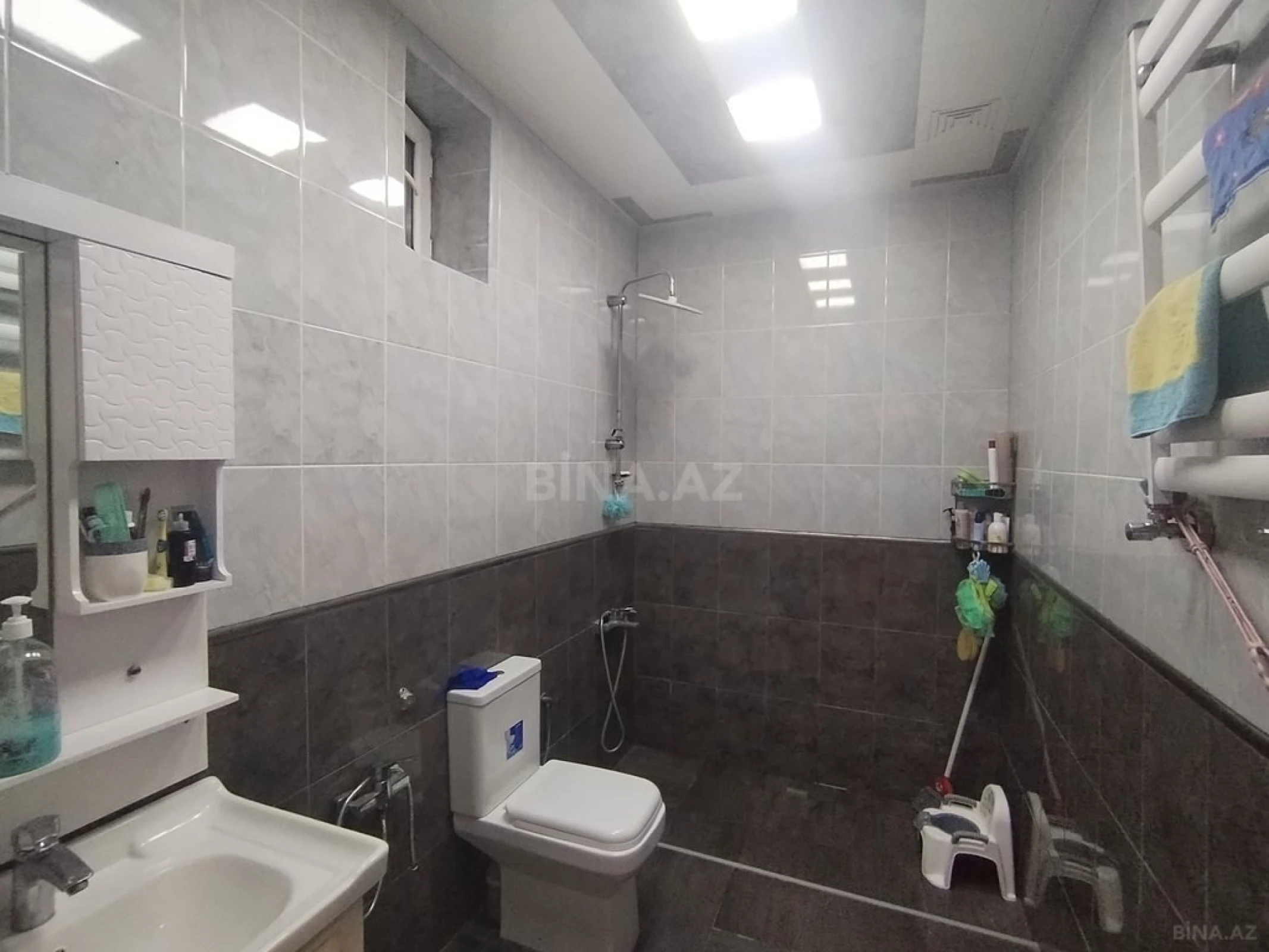 Satılır 5 otaqlı həyət evi 181 m²