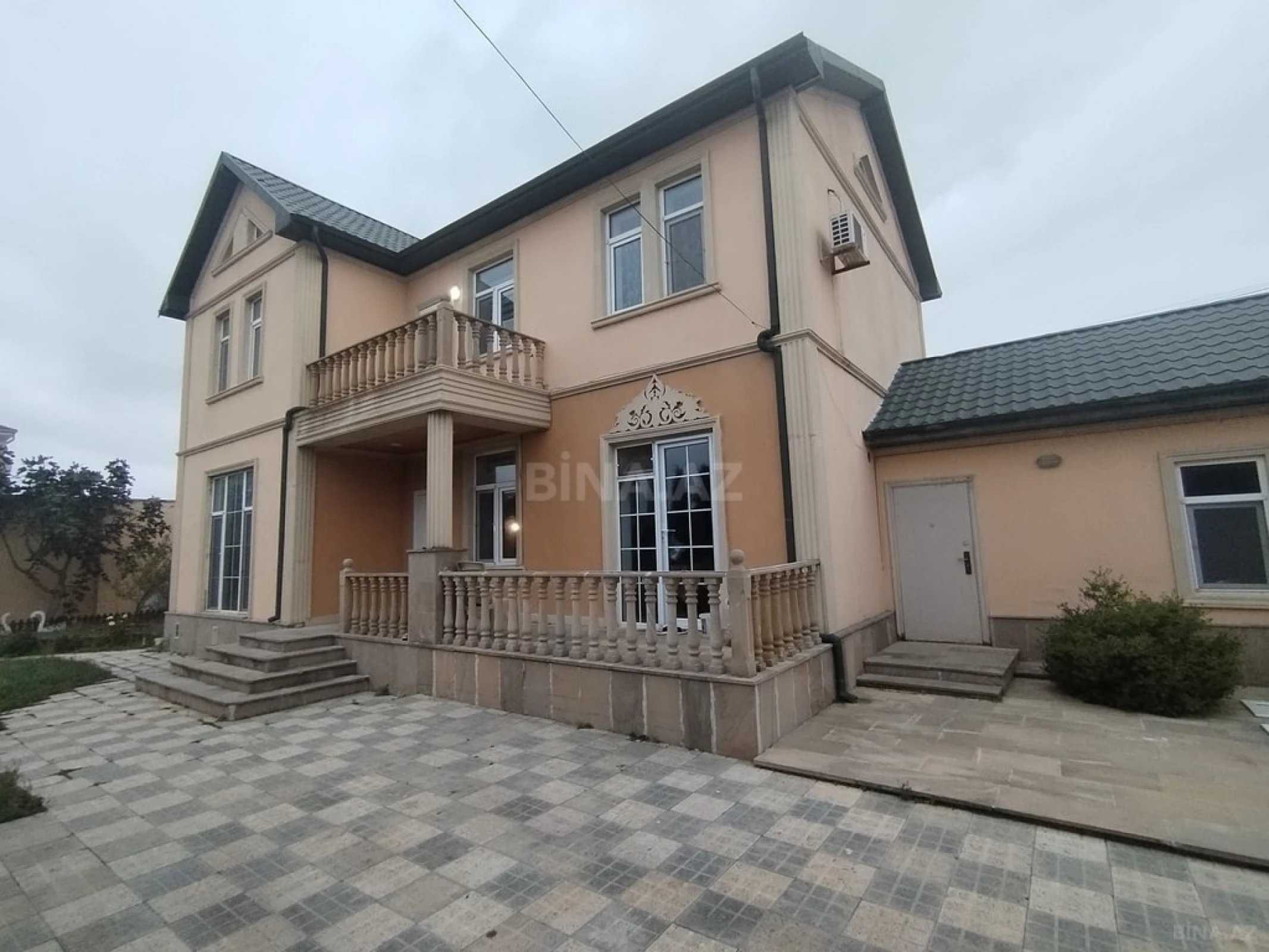 Satılır 5 otaqlı həyət evi 181 m²