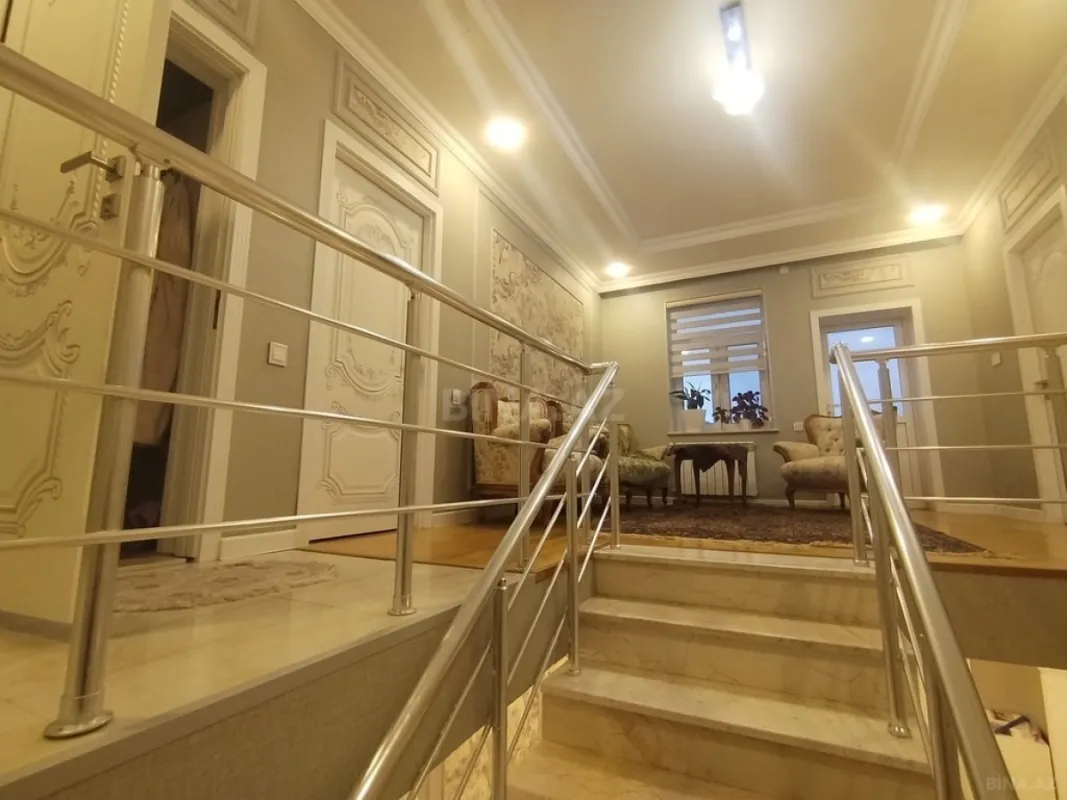 Satılır 5 otaqlı həyət evi 181 m²