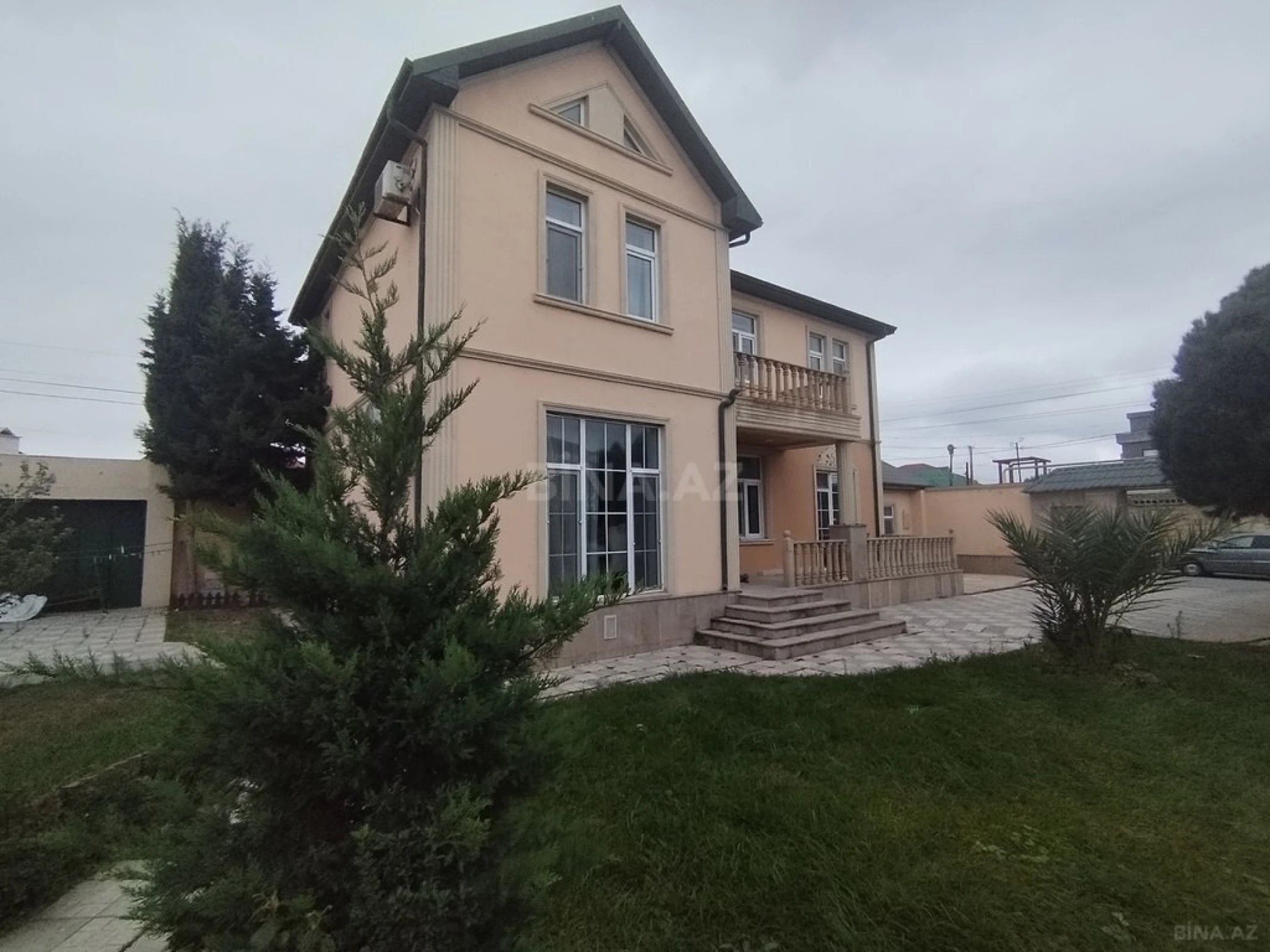 Satılır 5 otaqlı həyət evi 181 m²