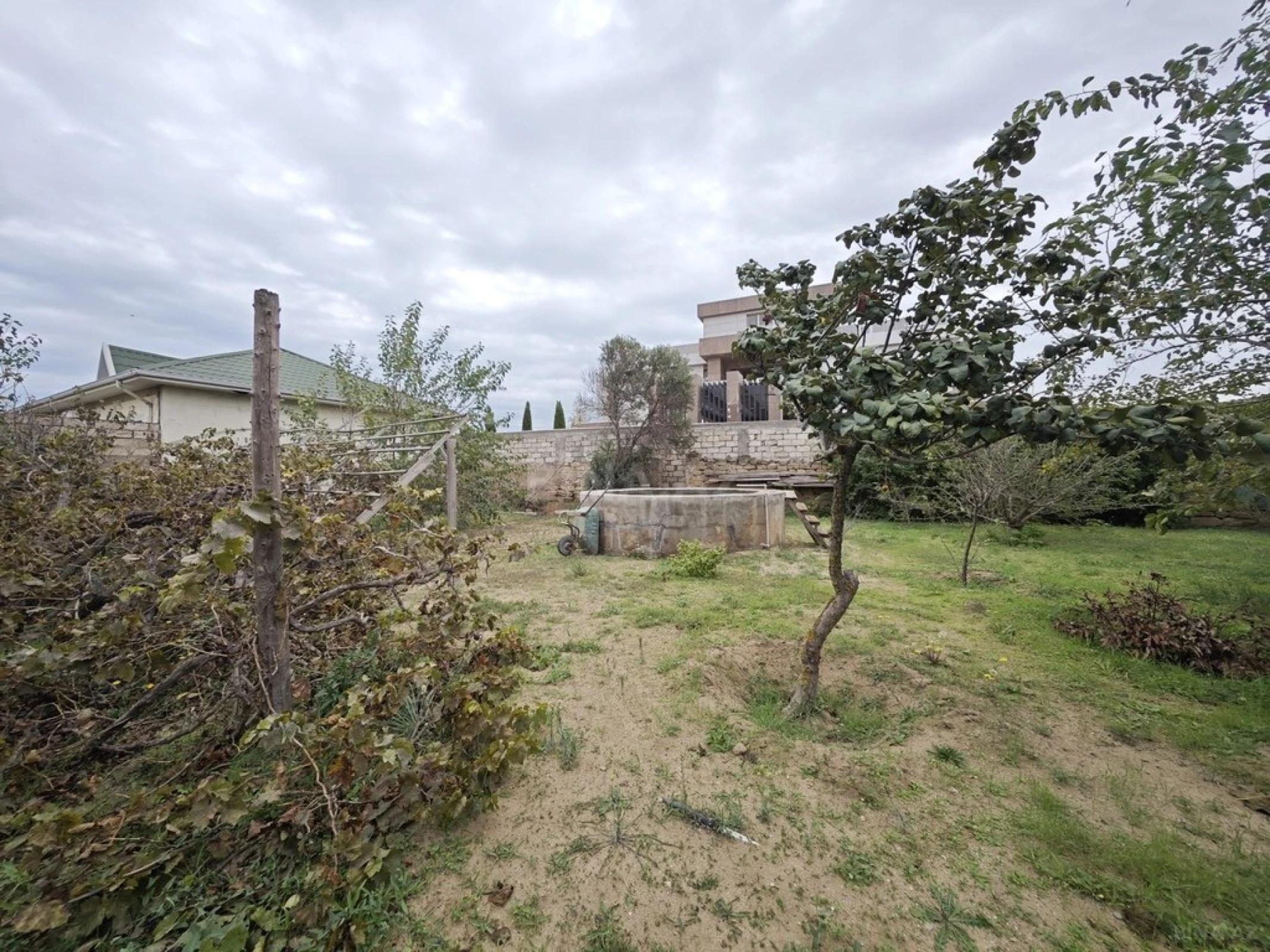 Satılır torpaq sahəsi 10 m²