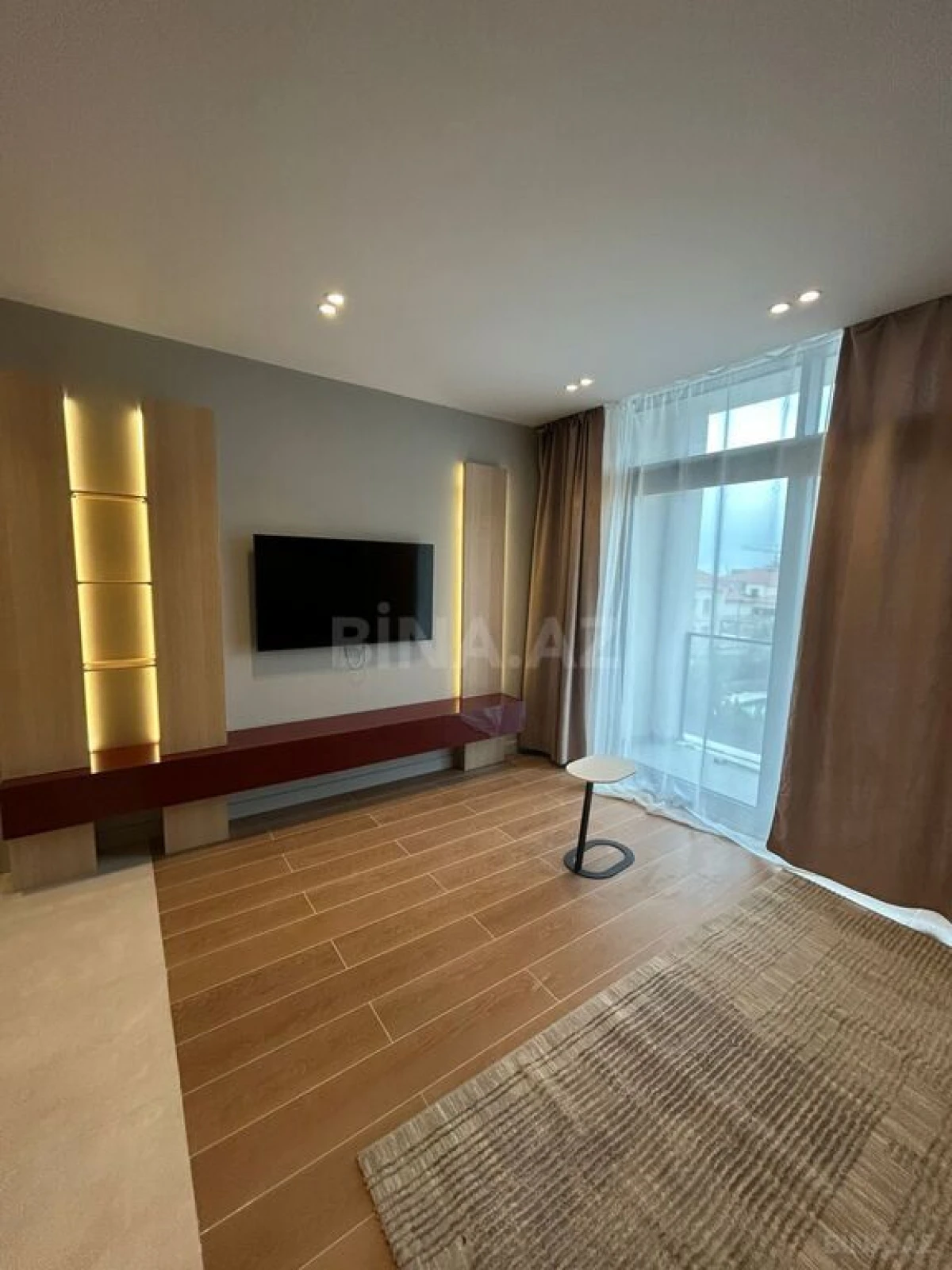 Kirayə verilir 2 otaqlı mənzil 74 m²