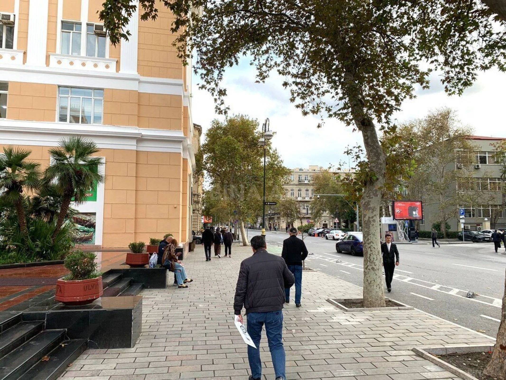 Satılır 3 otaqlı mənzil 110 m²