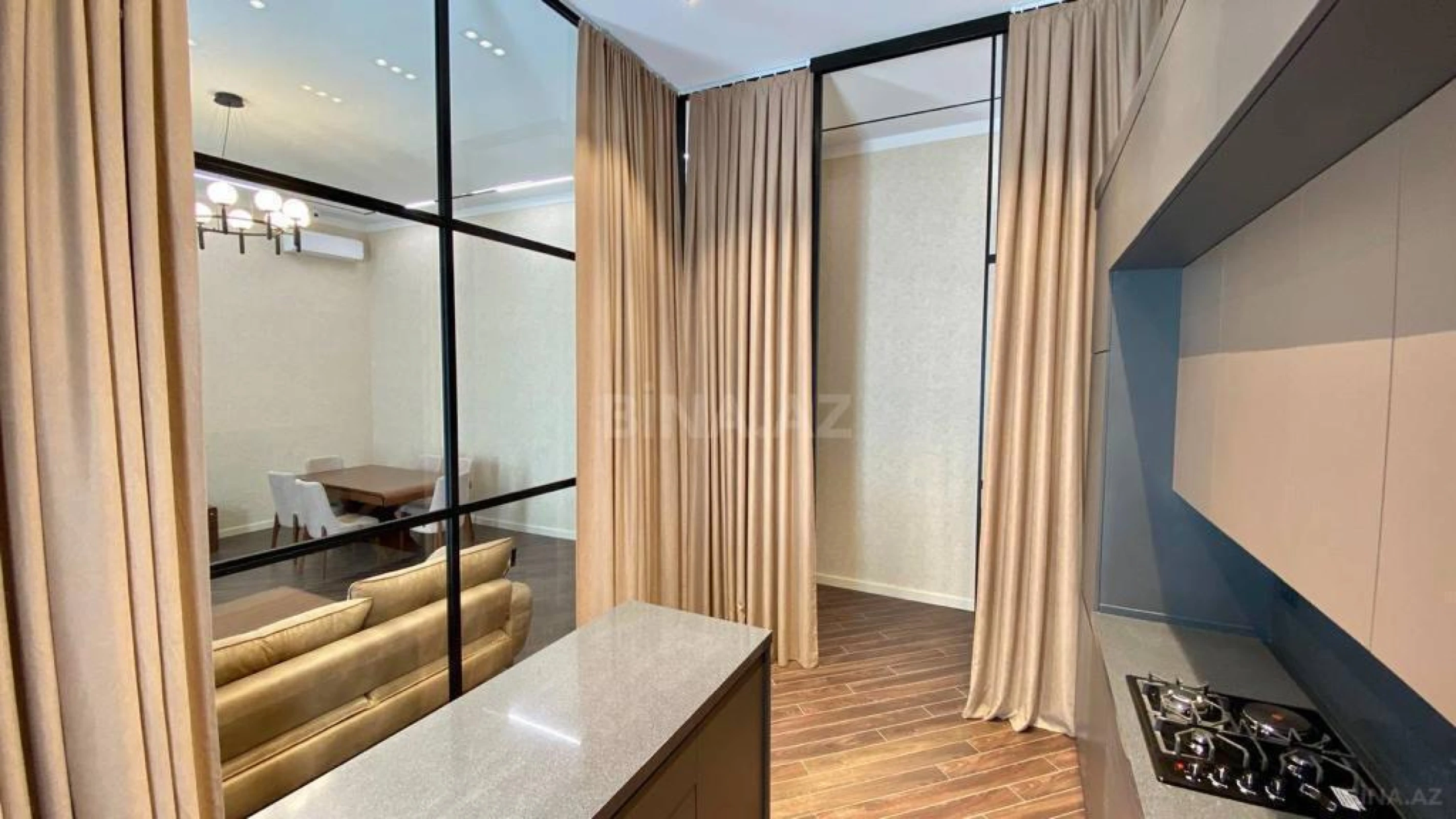 Satılır 4 otaqlı mənzil 150 m²