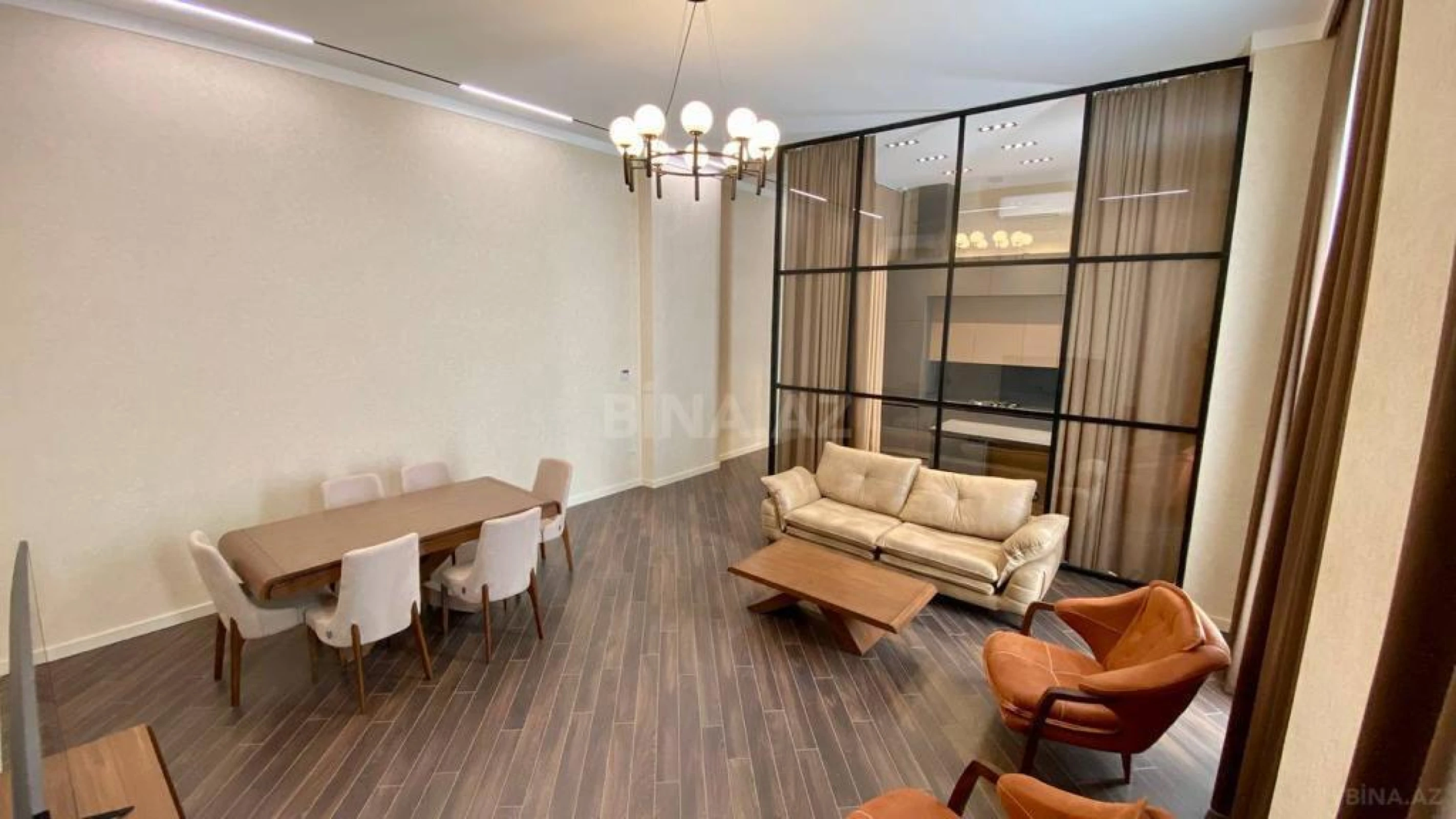 Satılır 4 otaqlı mənzil 150 m²