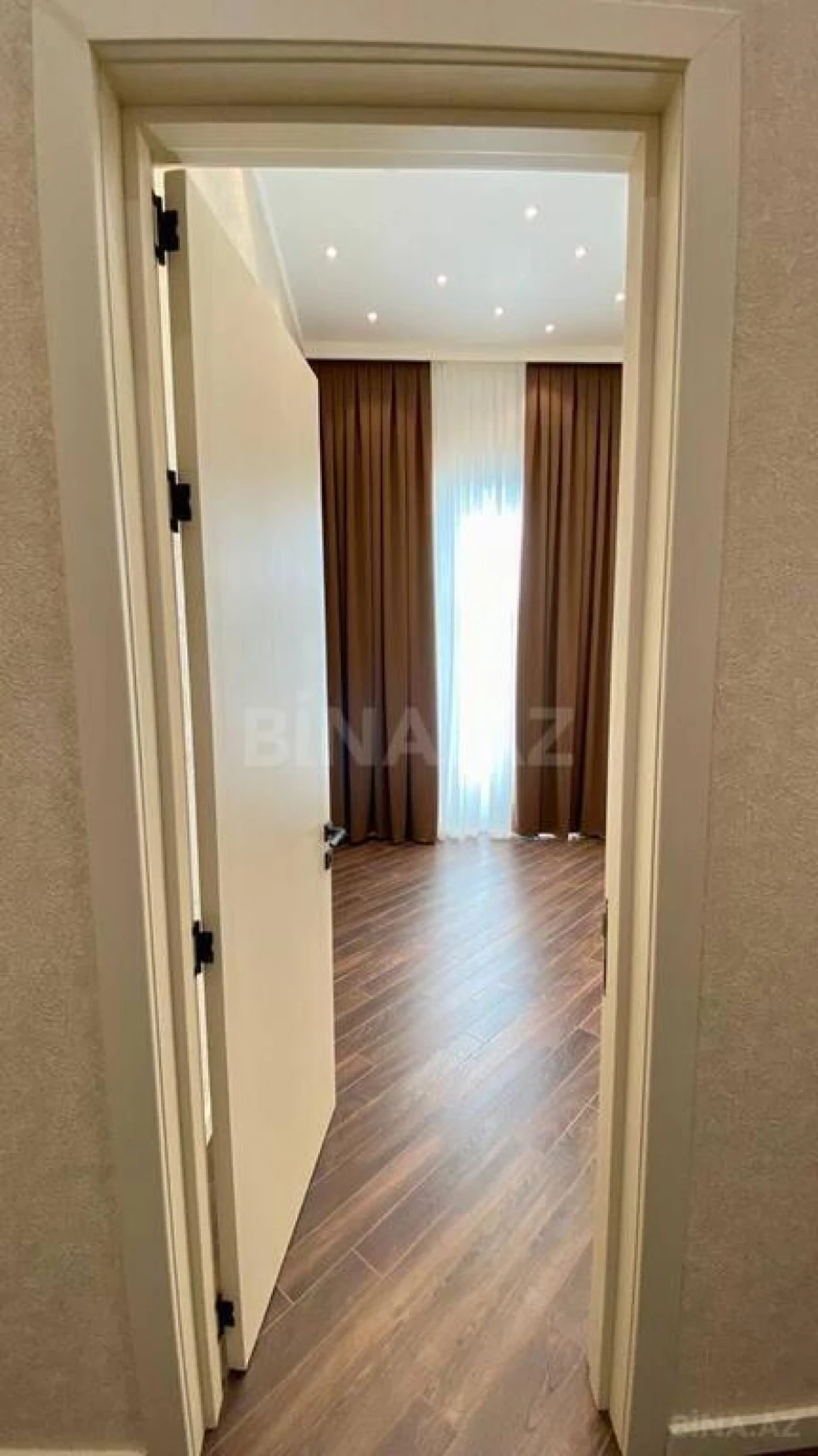 Satılır 4 otaqlı mənzil 150 m²