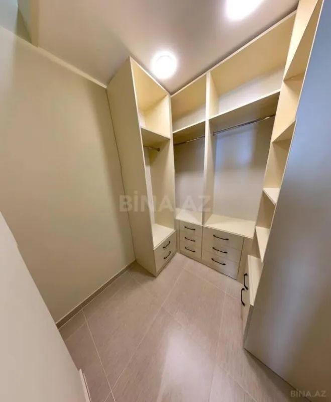 Satılır 4 otaqlı mənzil 150 m²