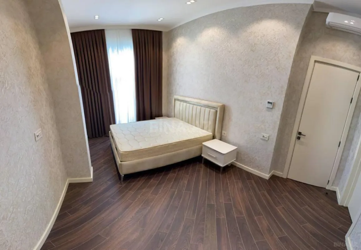 Satılır 4 otaqlı mənzil 150 m²