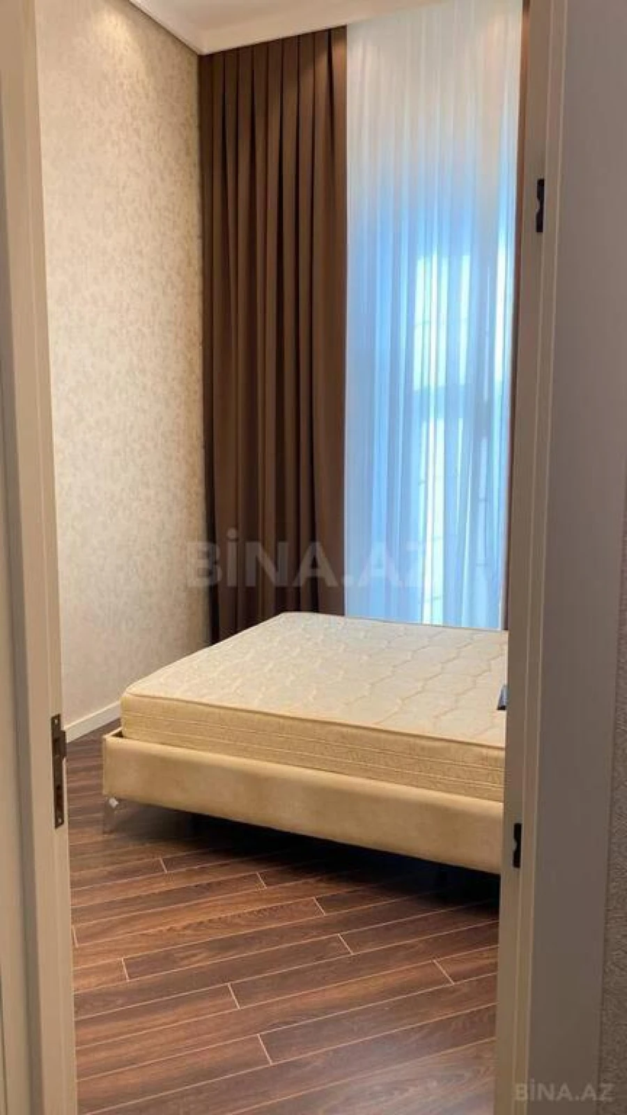 Satılır 4 otaqlı mənzil 150 m²