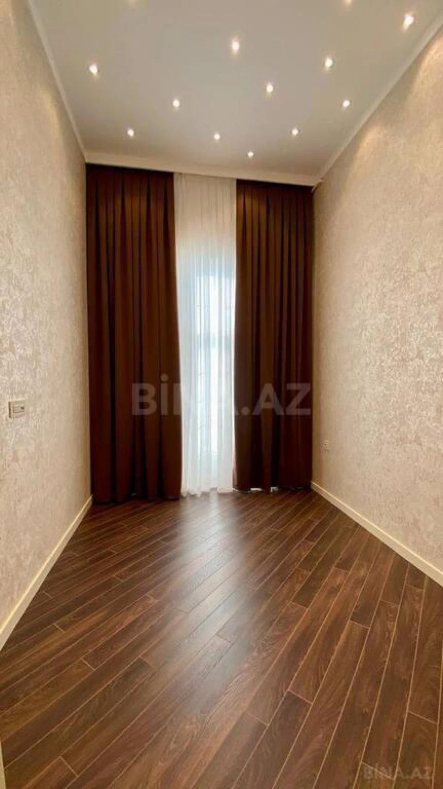 Satılır 4 otaqlı mənzil 150 m²