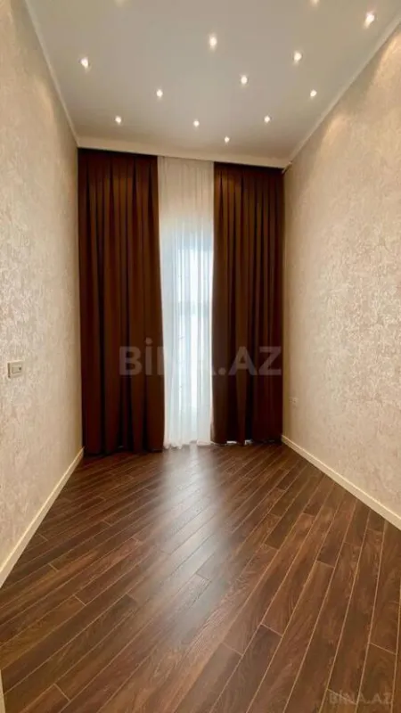 Satılır 4 otaqlı mənzil 150 m²