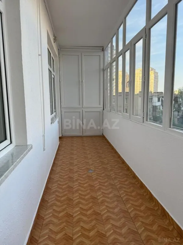 Satılır 3 otaqlı mənzil 138 m²