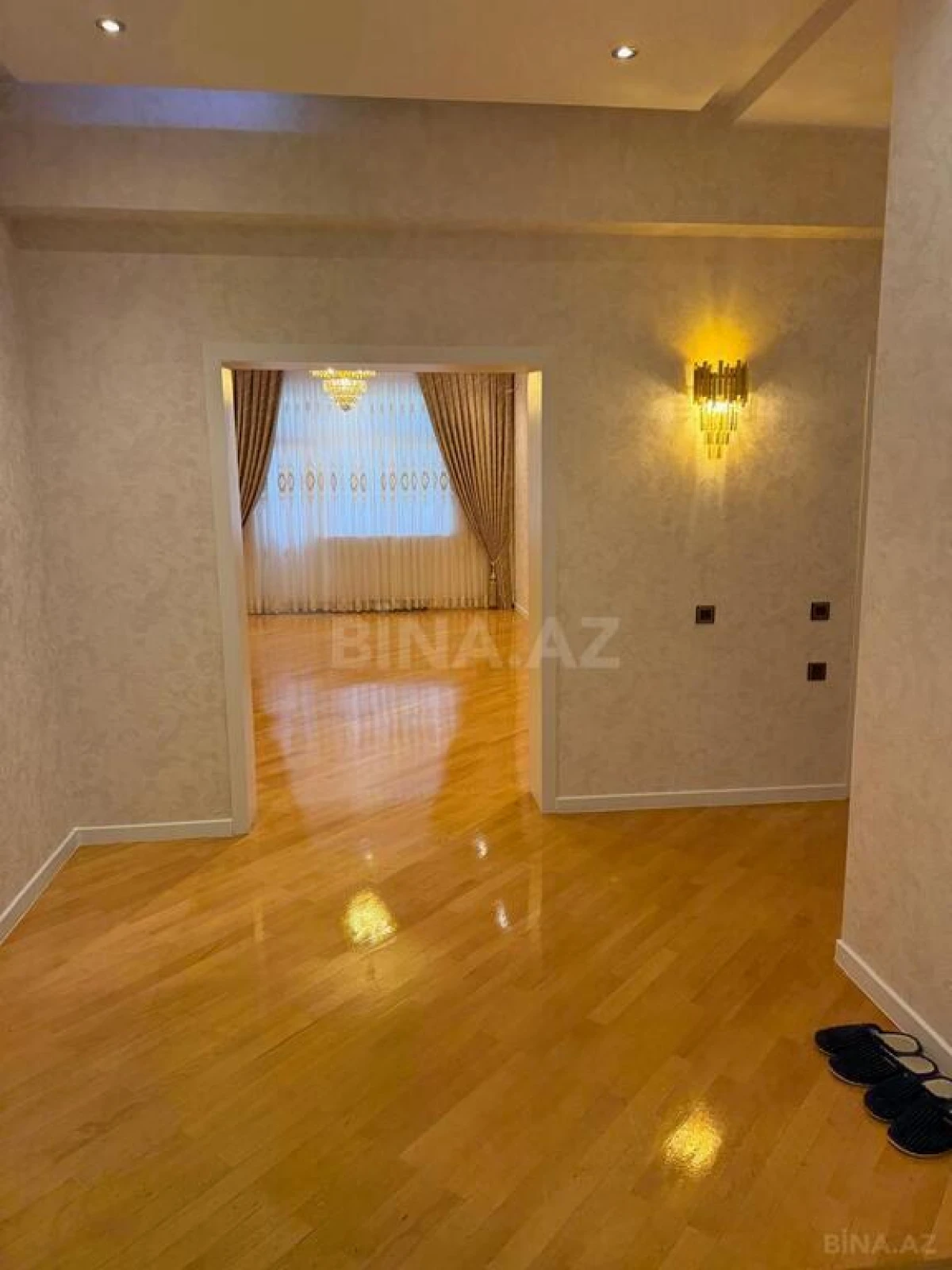Satılır 3 otaqlı mənzil 138 m²