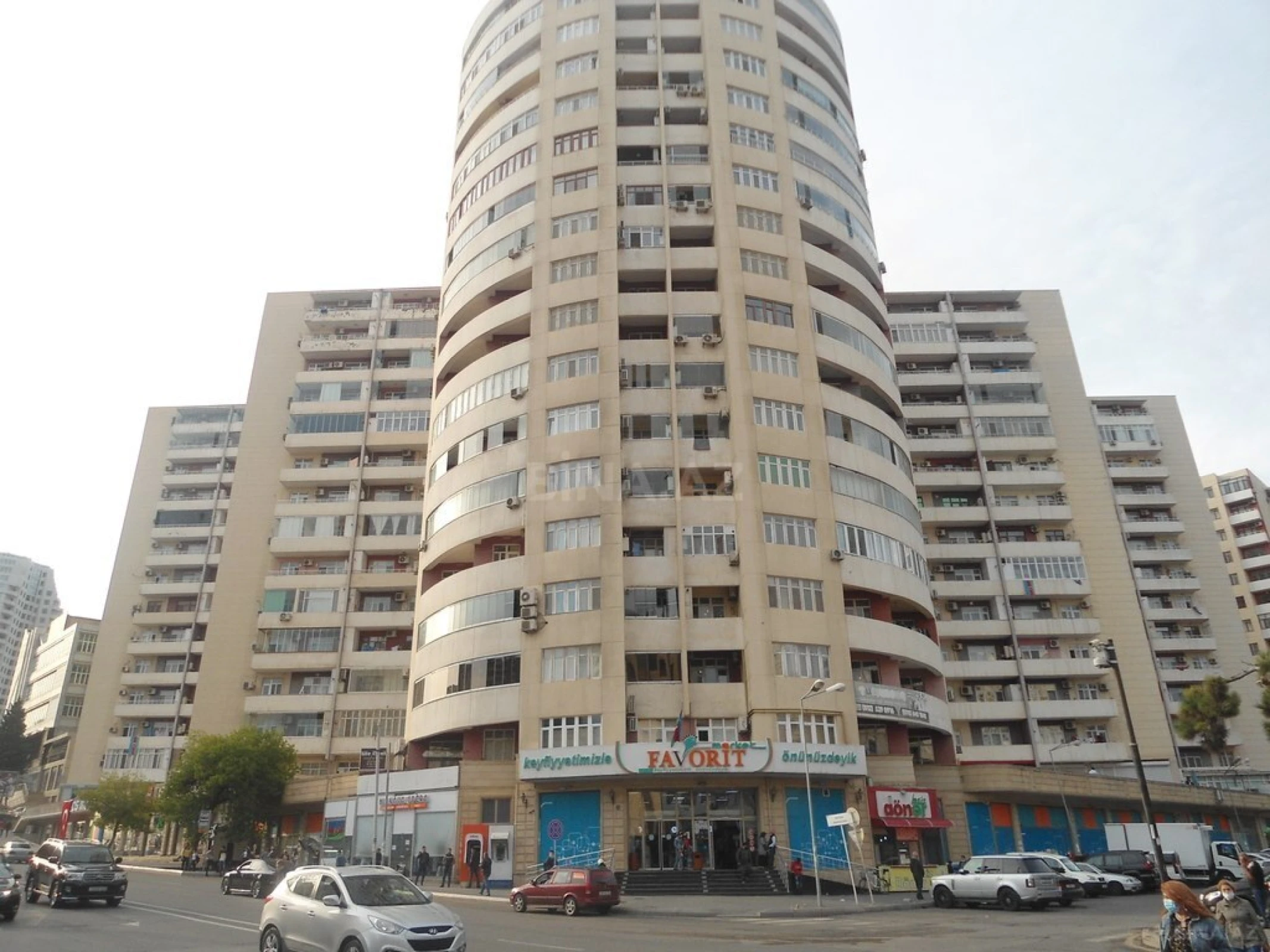 Satılır 3 otaqlı mənzil 138 m²