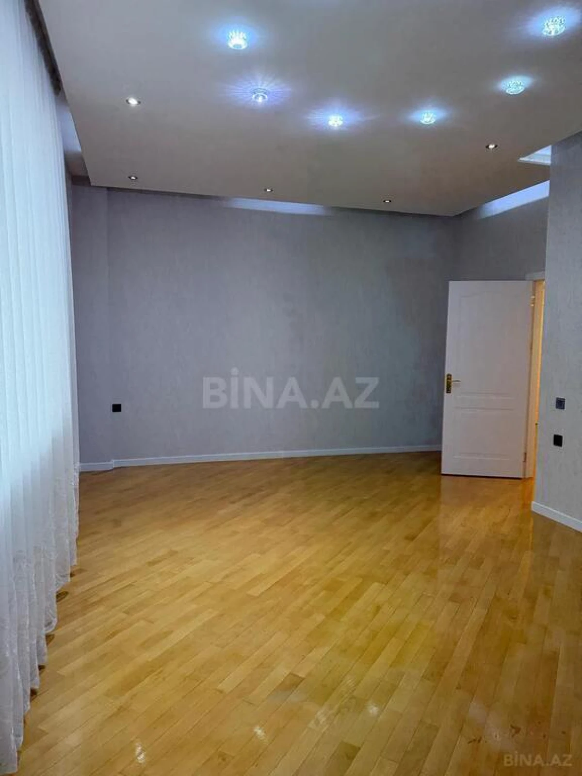 Satılır 3 otaqlı mənzil 138 m²