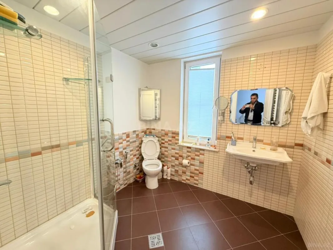 Satılır 6 otaqlı həyət evi 350 m²