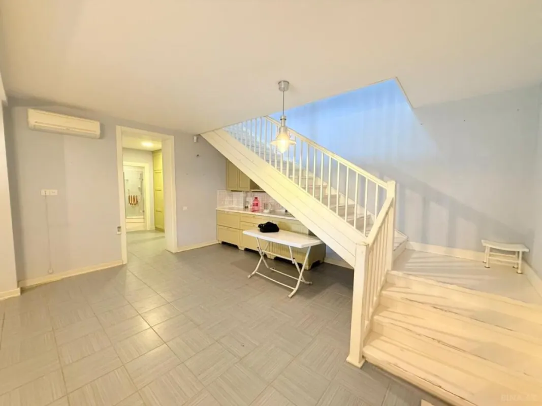 Satılır 6 otaqlı həyət evi 350 m²