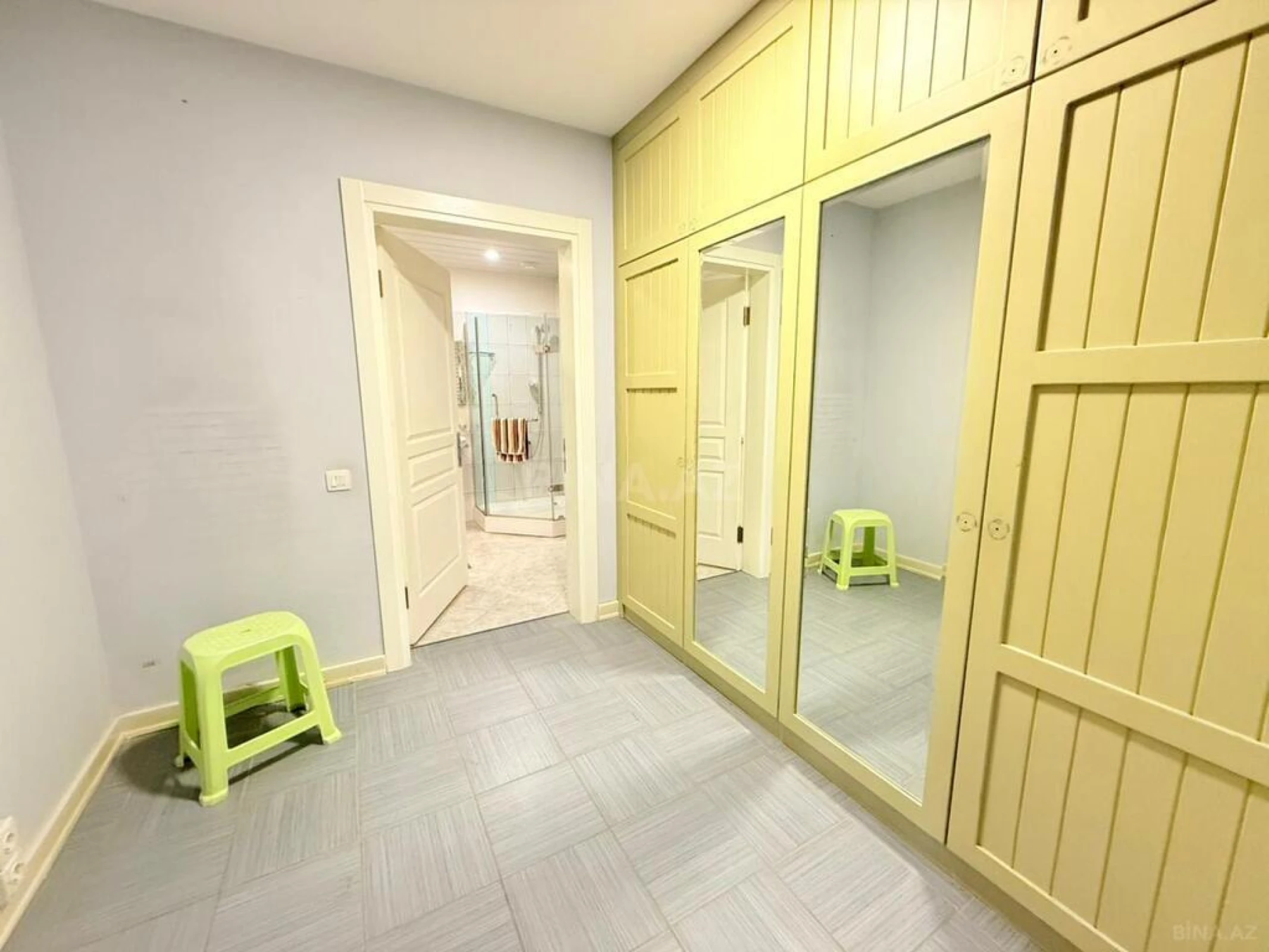 Satılır 6 otaqlı həyət evi 350 m²