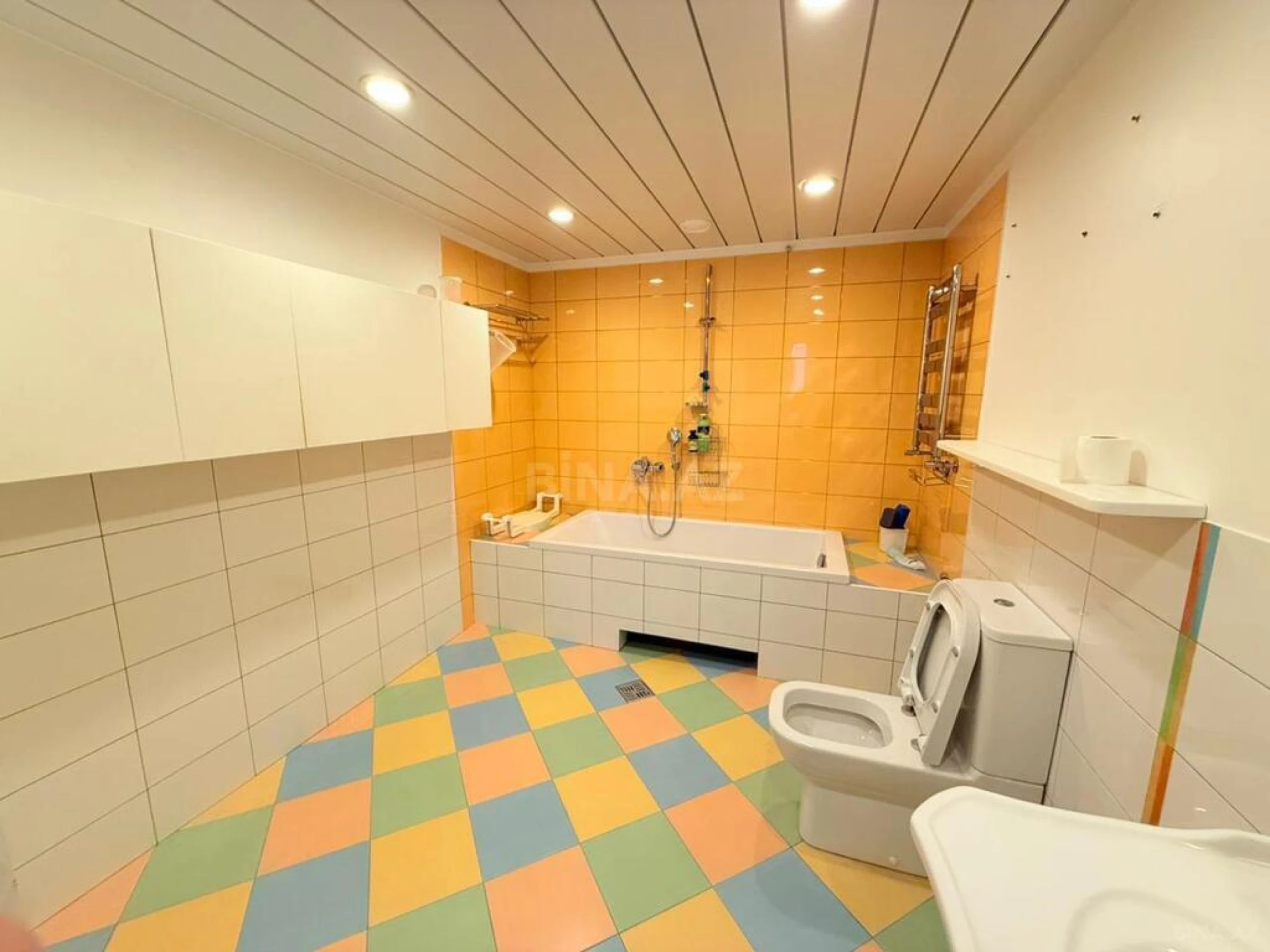 Satılır 6 otaqlı həyət evi 350 m²