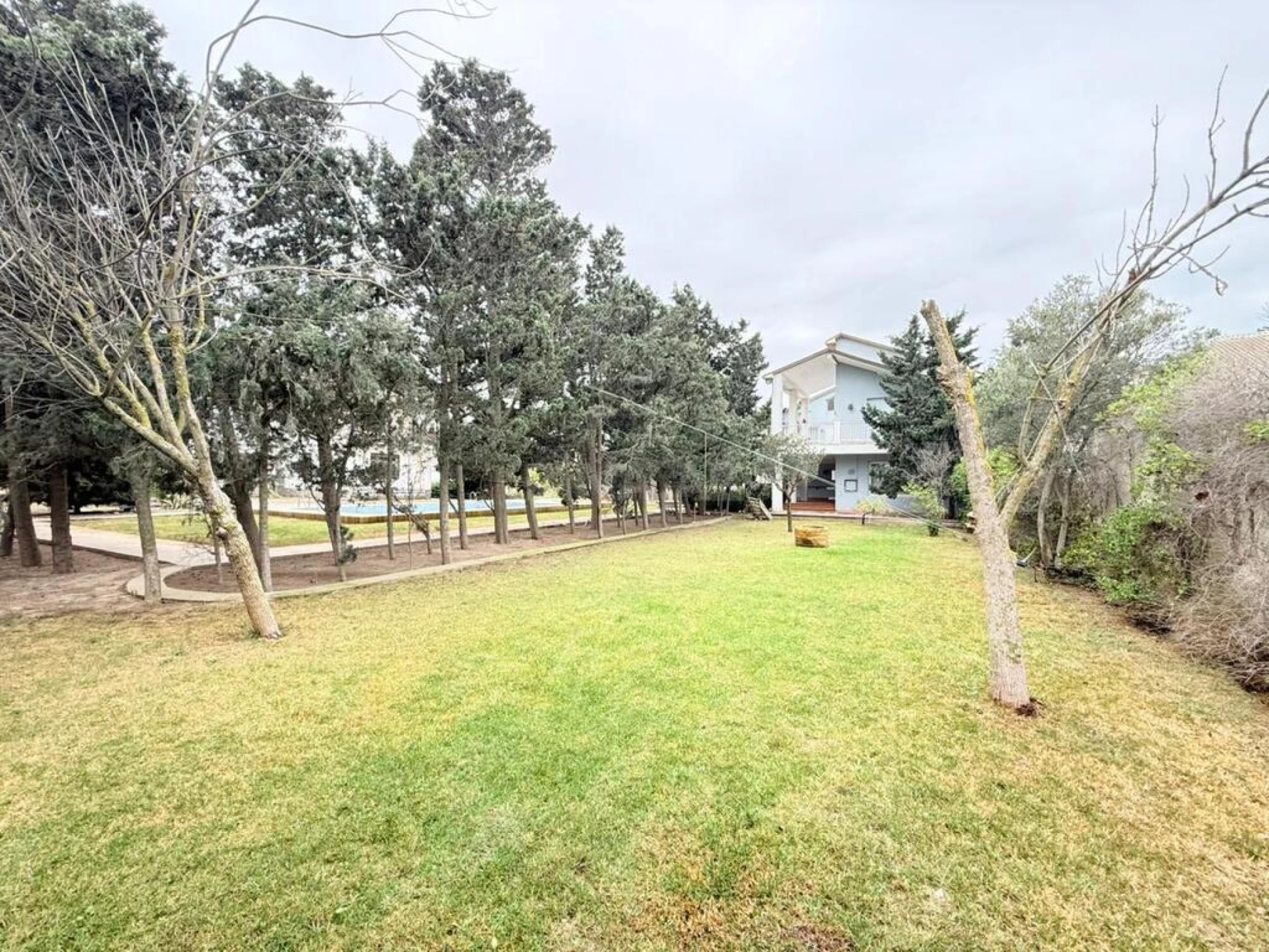 Satılır 6 otaqlı həyət evi 350 m²