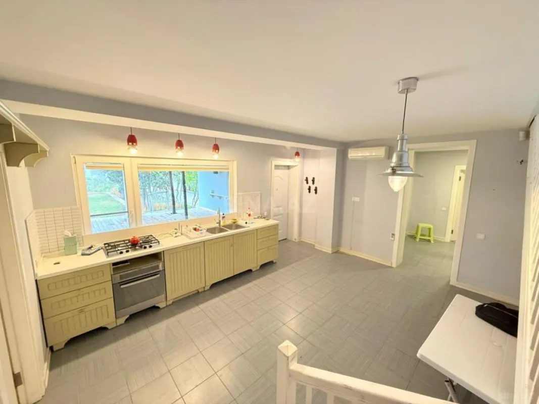 Satılır 6 otaqlı həyət evi 350 m²