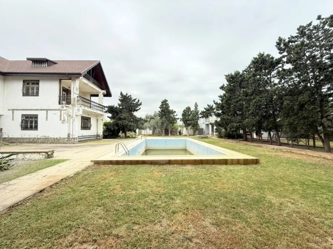 Satılır 6 otaqlı həyət evi 350 m²