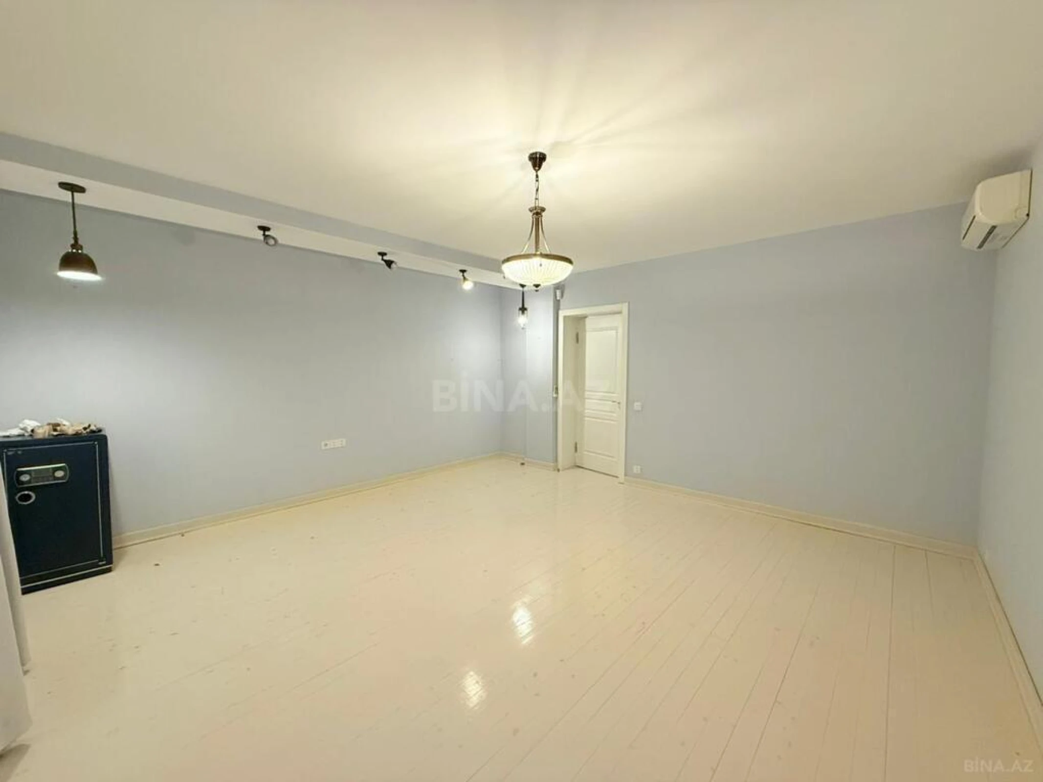 Satılır 6 otaqlı həyət evi 350 m²