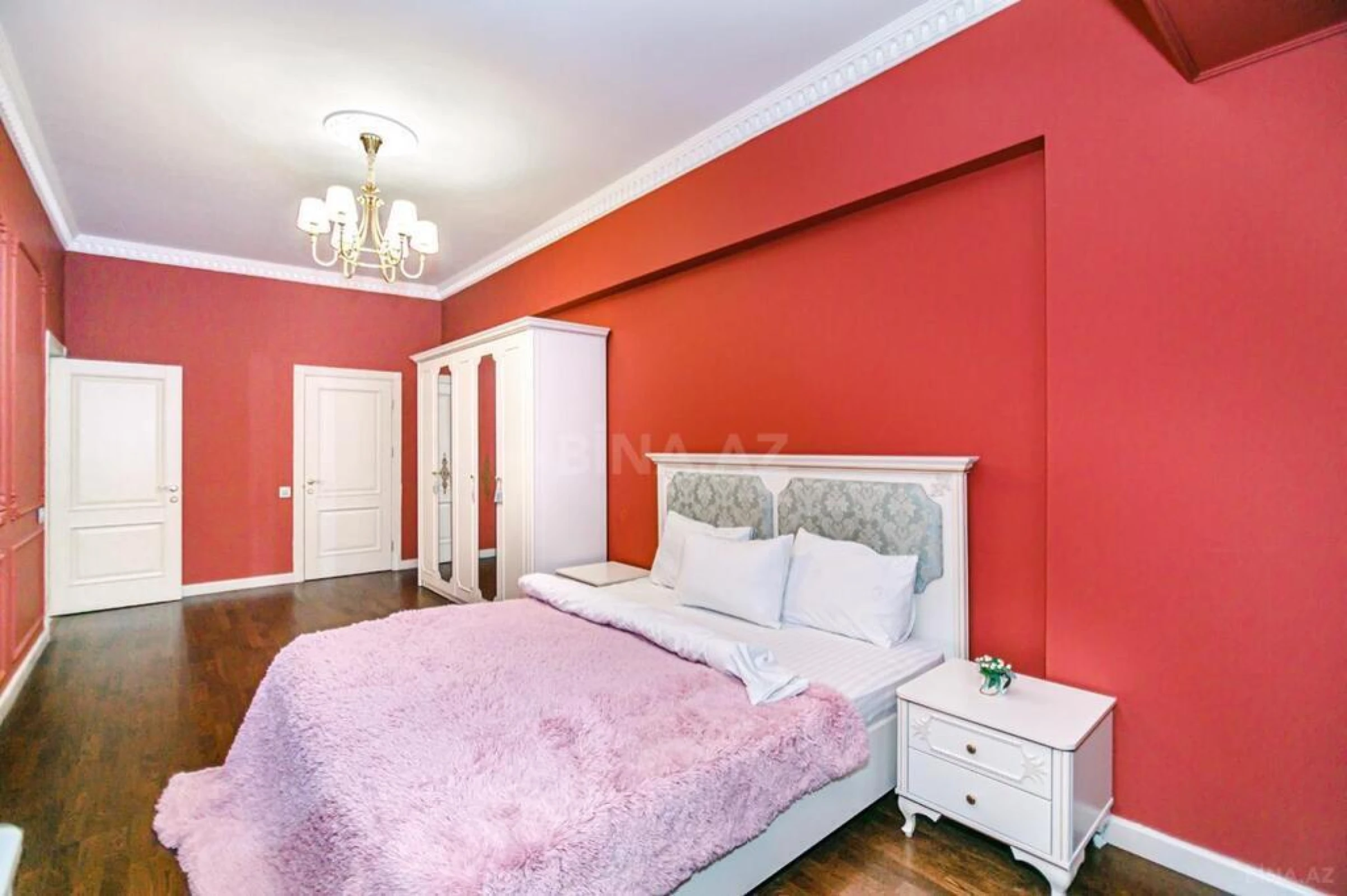 Kirayə verilir 3 otaqlı mənzil 140 m²