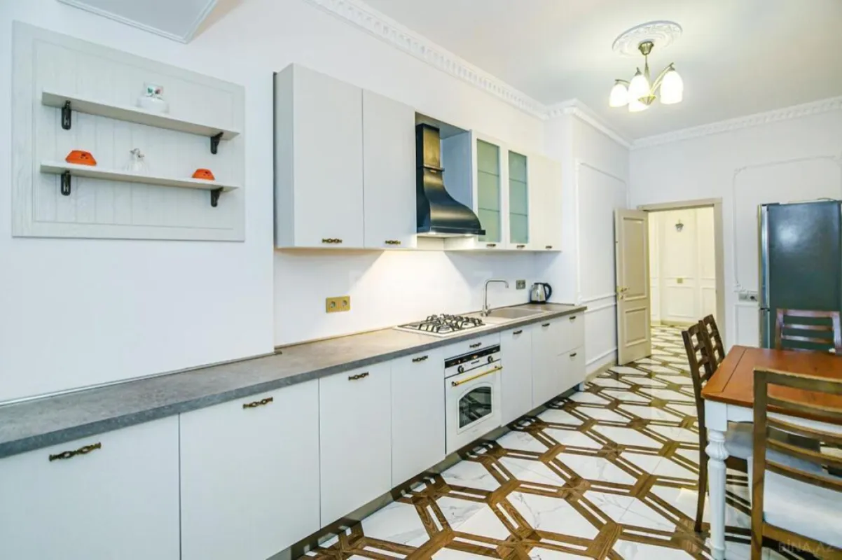 Kirayə verilir 3 otaqlı mənzil 140 m²