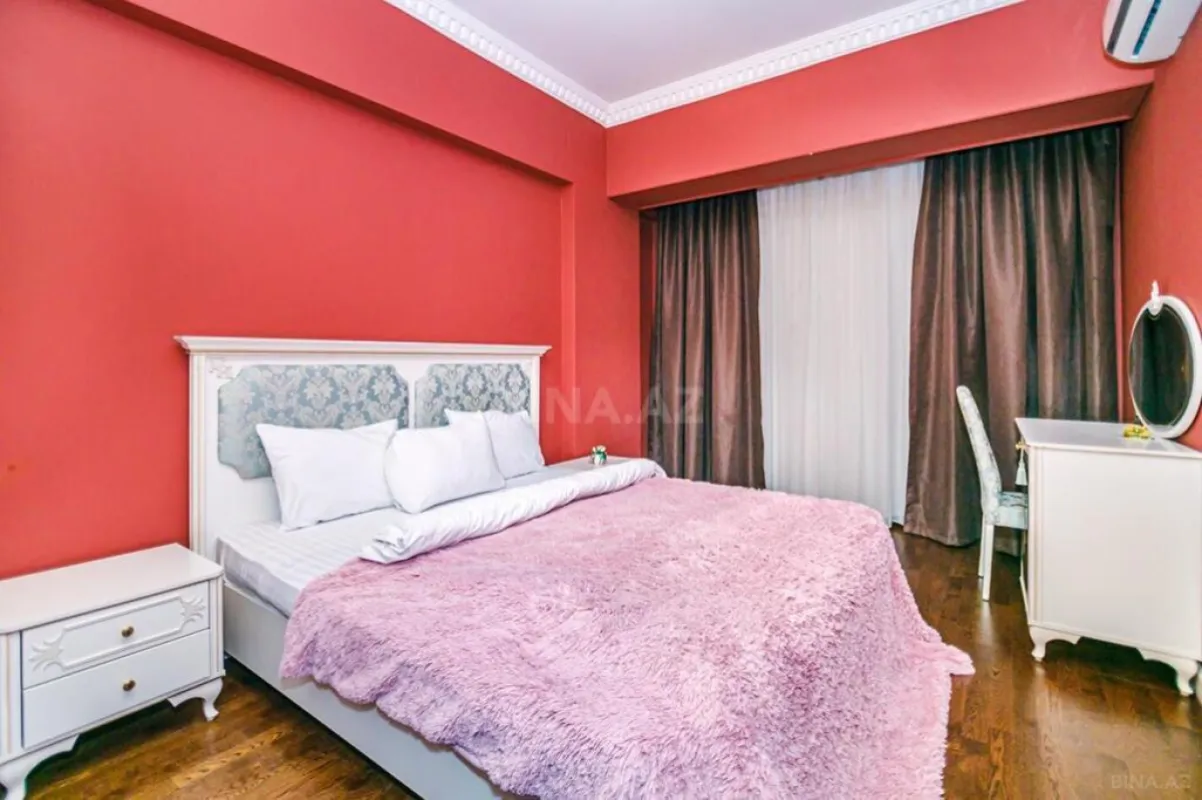 Kirayə verilir 3 otaqlı mənzil 140 m²