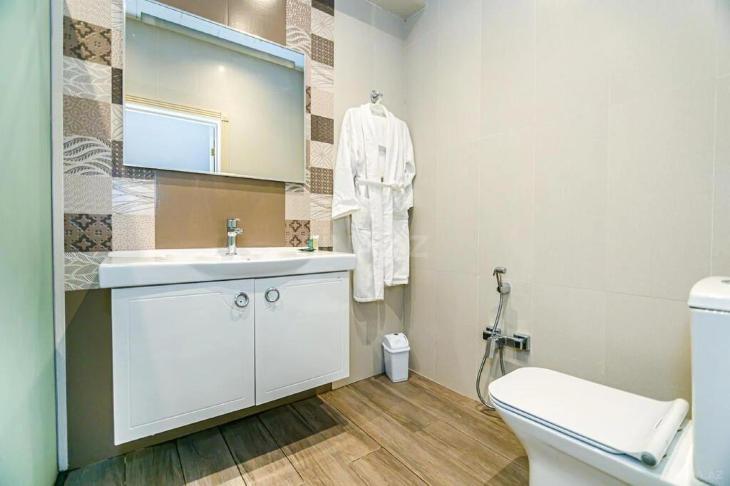 Kirayə verilir 3 otaqlı mənzil 140 m²