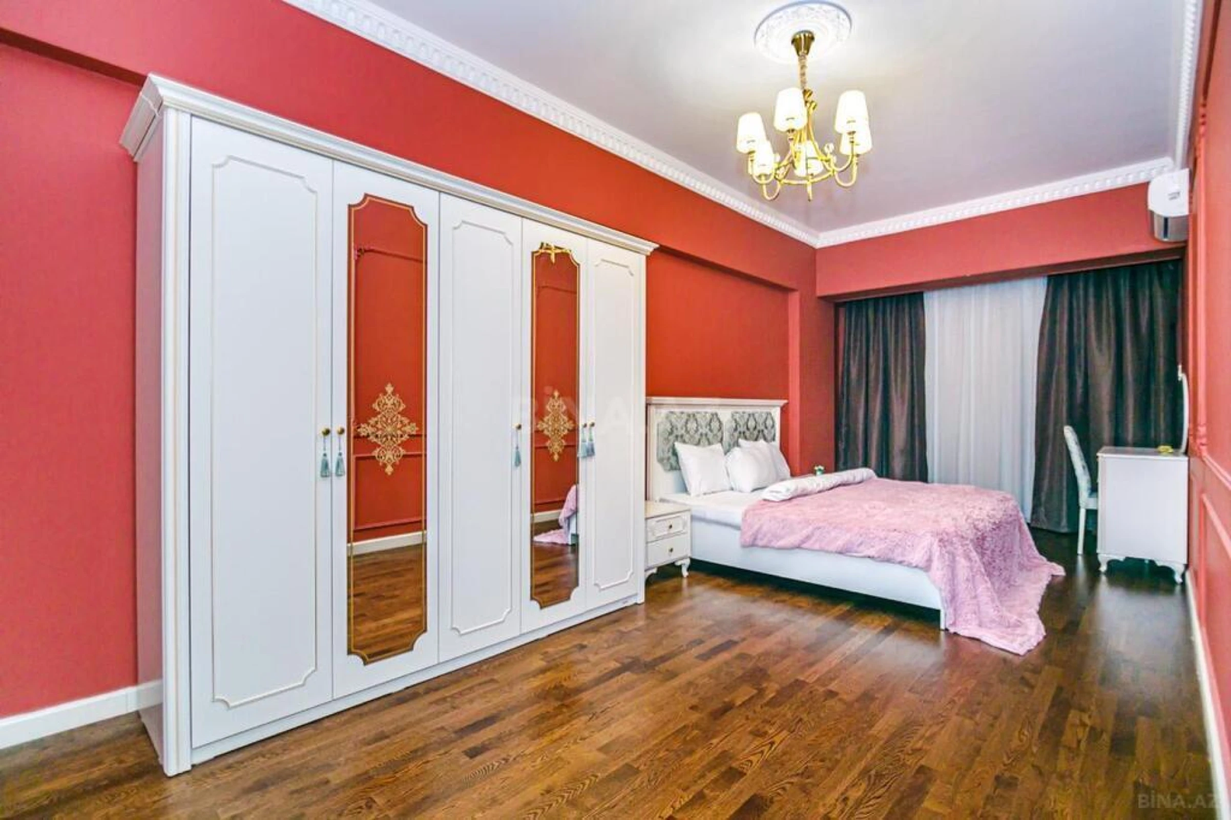 Kirayə verilir 3 otaqlı mənzil 140 m²