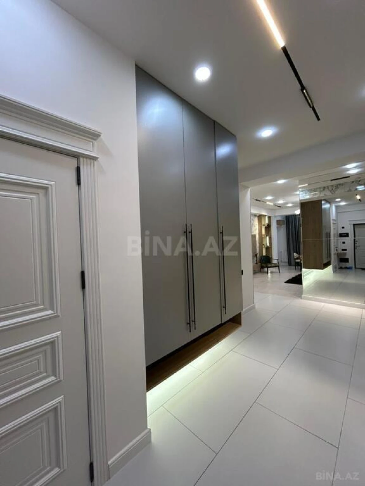 Satılır 3 otaqlı mənzil 117 m²