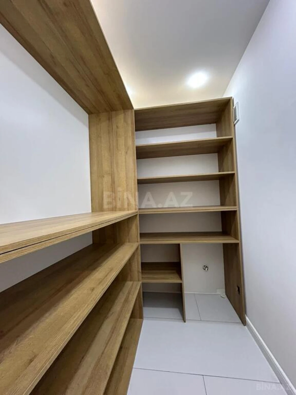 Satılır 3 otaqlı mənzil 117 m²