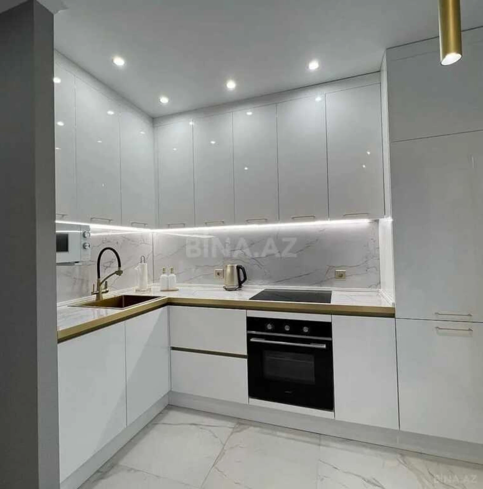 Satılır 2 otaqlı mənzil 71 m²