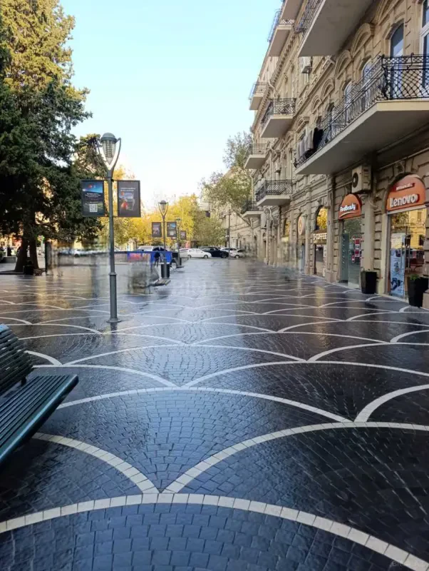 Satılır 4 otaqlı mənzil 130 m²