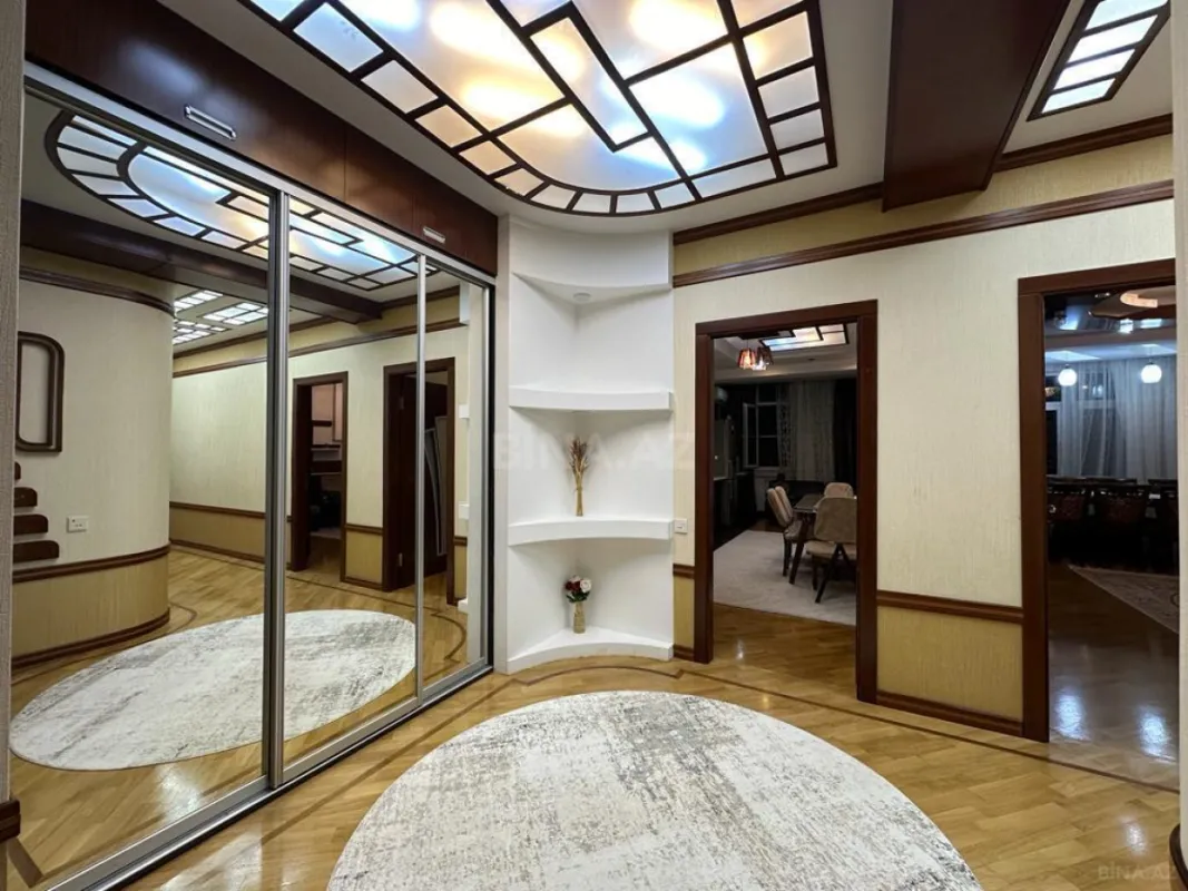 Satılır 3 otaqlı mənzil 145 m²