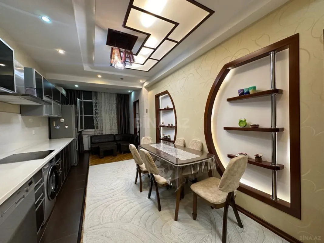 Satılır 3 otaqlı mənzil 145 m²