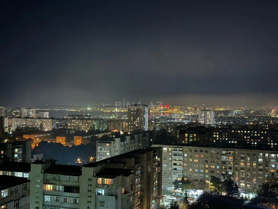 Satılır 3 otaqlı mənzil 145 m²