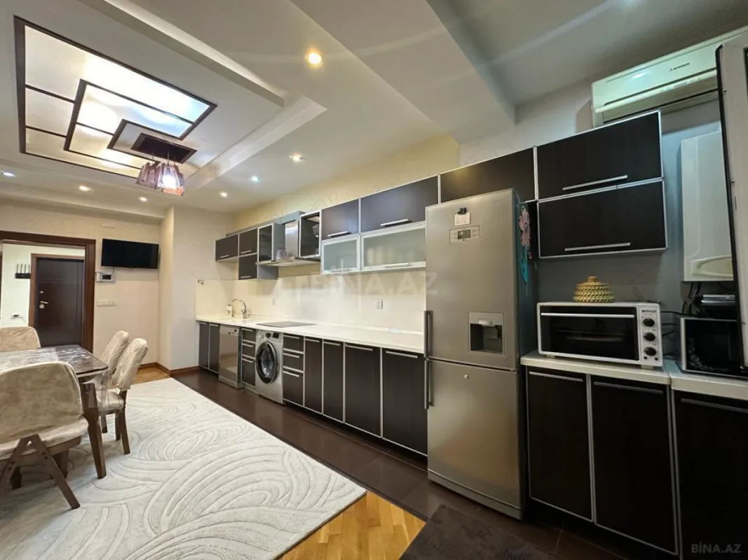 Satılır 3 otaqlı mənzil 145 m²