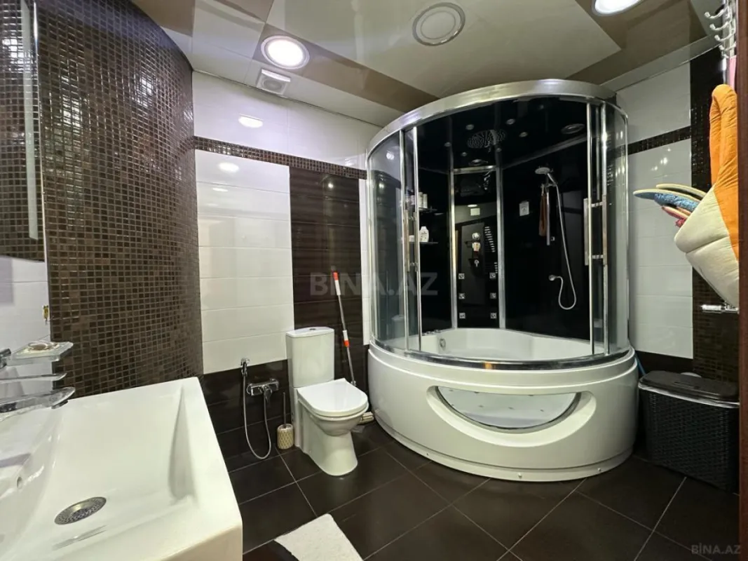 Satılır 3 otaqlı mənzil 145 m²