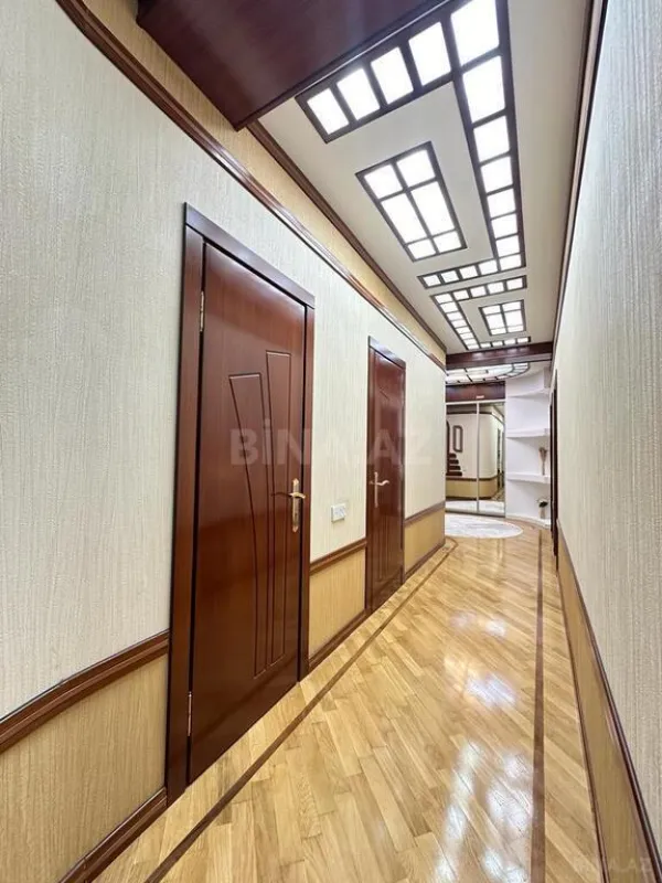 Satılır 3 otaqlı mənzil 145 m²