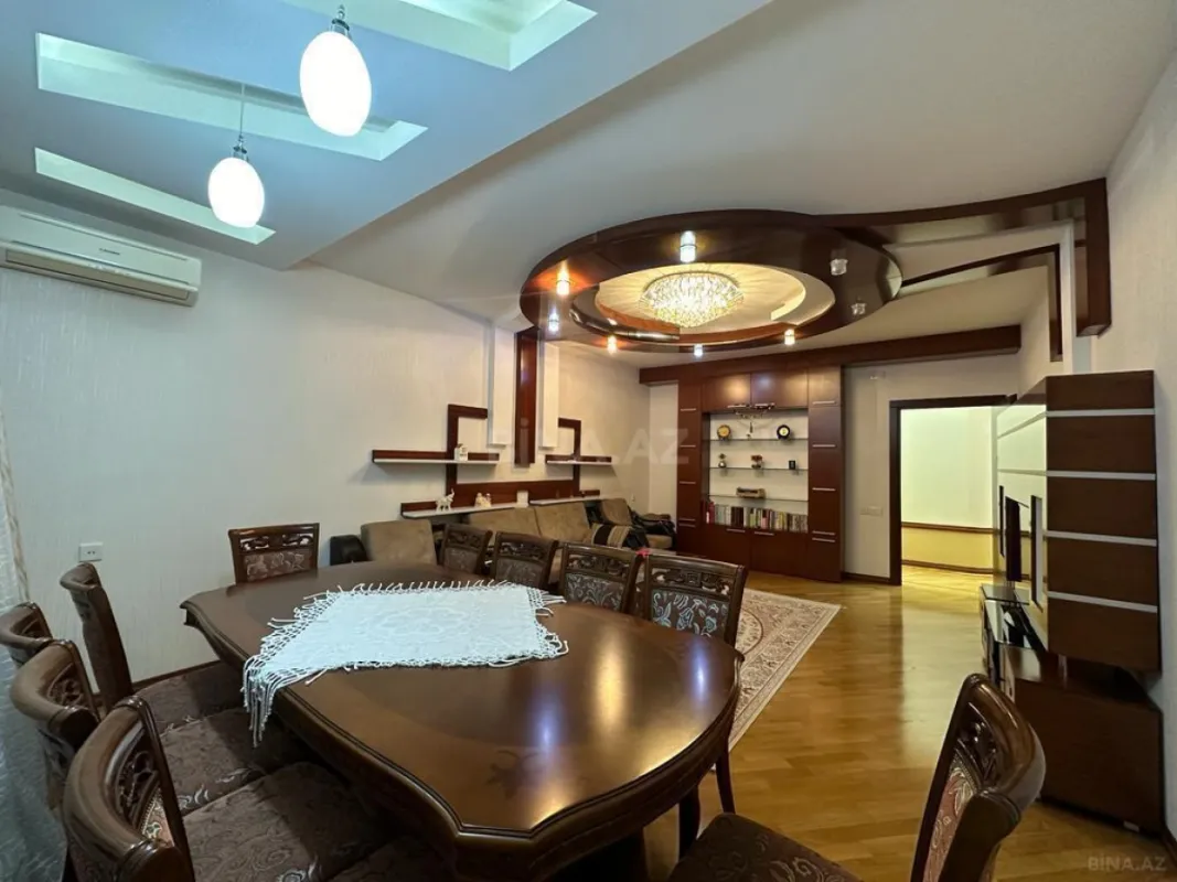 Satılır 3 otaqlı mənzil 145 m²