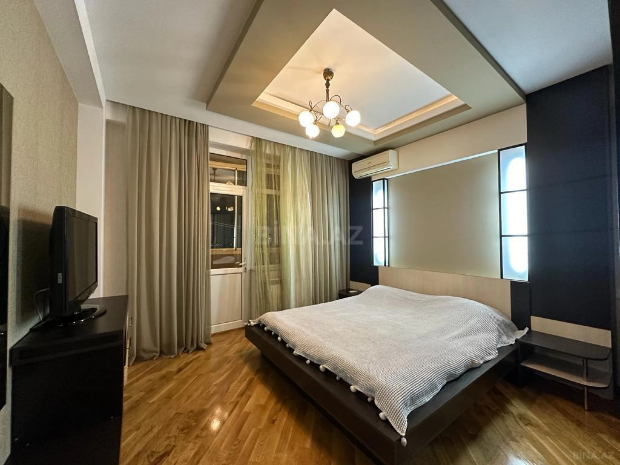Satılır 3 otaqlı mənzil 145 m²